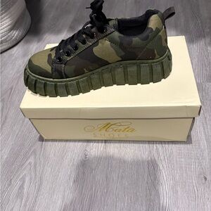 Mata Shoes Women's Camouflage Sneakers